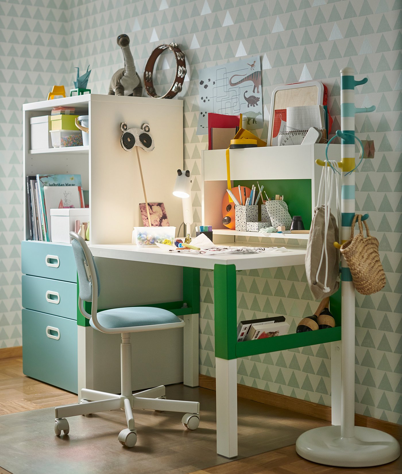 white childrens desk and chair