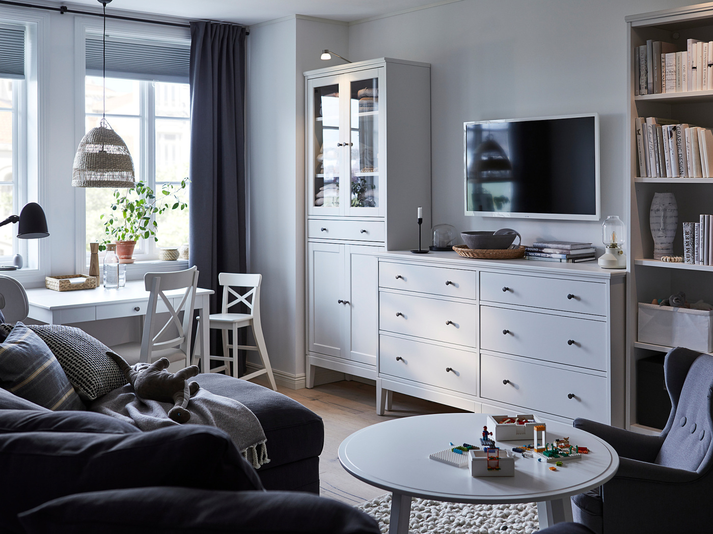 IDANÄS high cabinet w gls-drs and 1 drawer white - IKEA