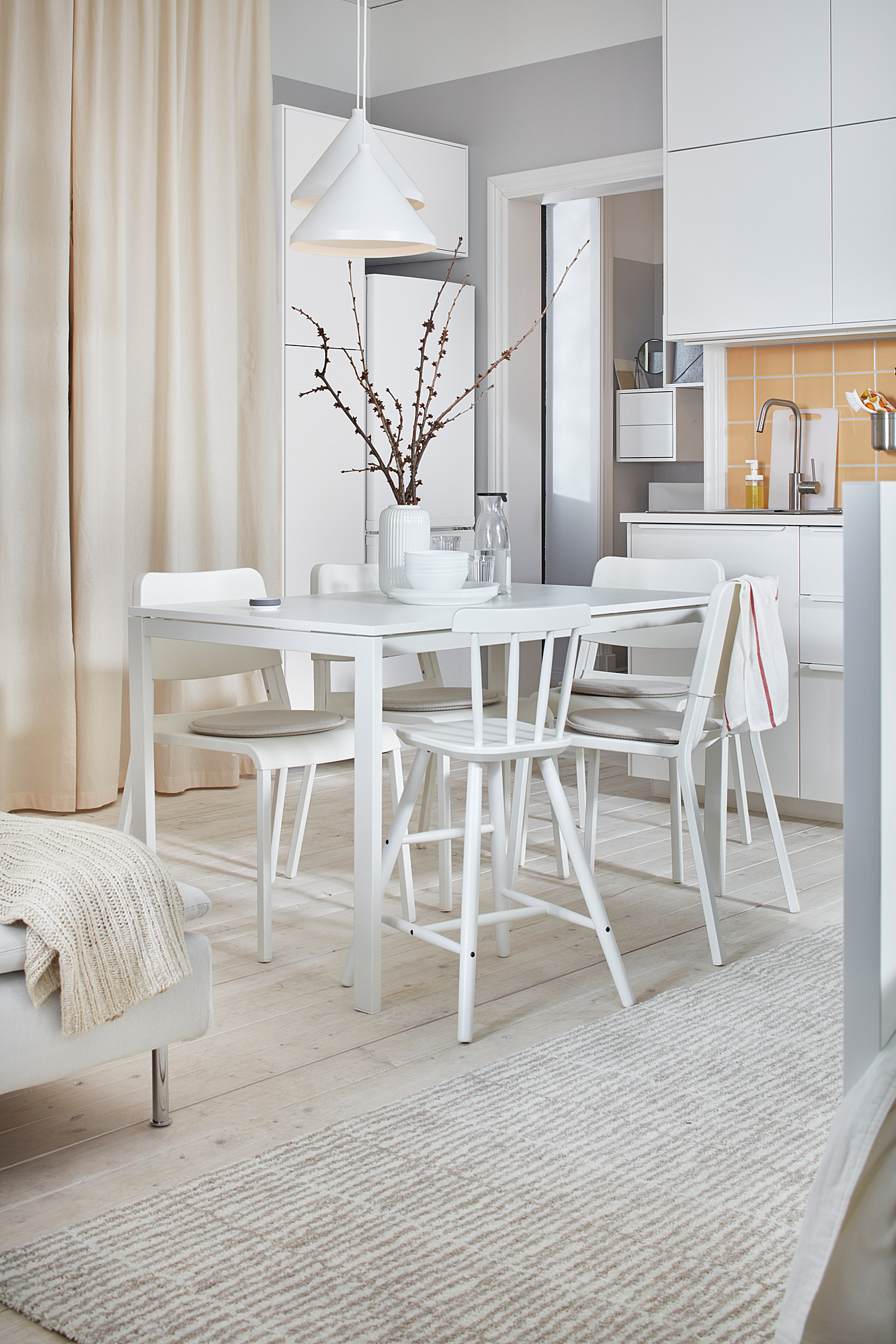 IKEA MELLTORP ダイニングテーブル ホワイト MELLTORP / TEODORES table and 4 chairs white/white - IKEA