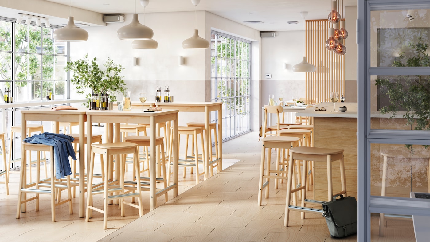 A day-to-night bar with something for everyone