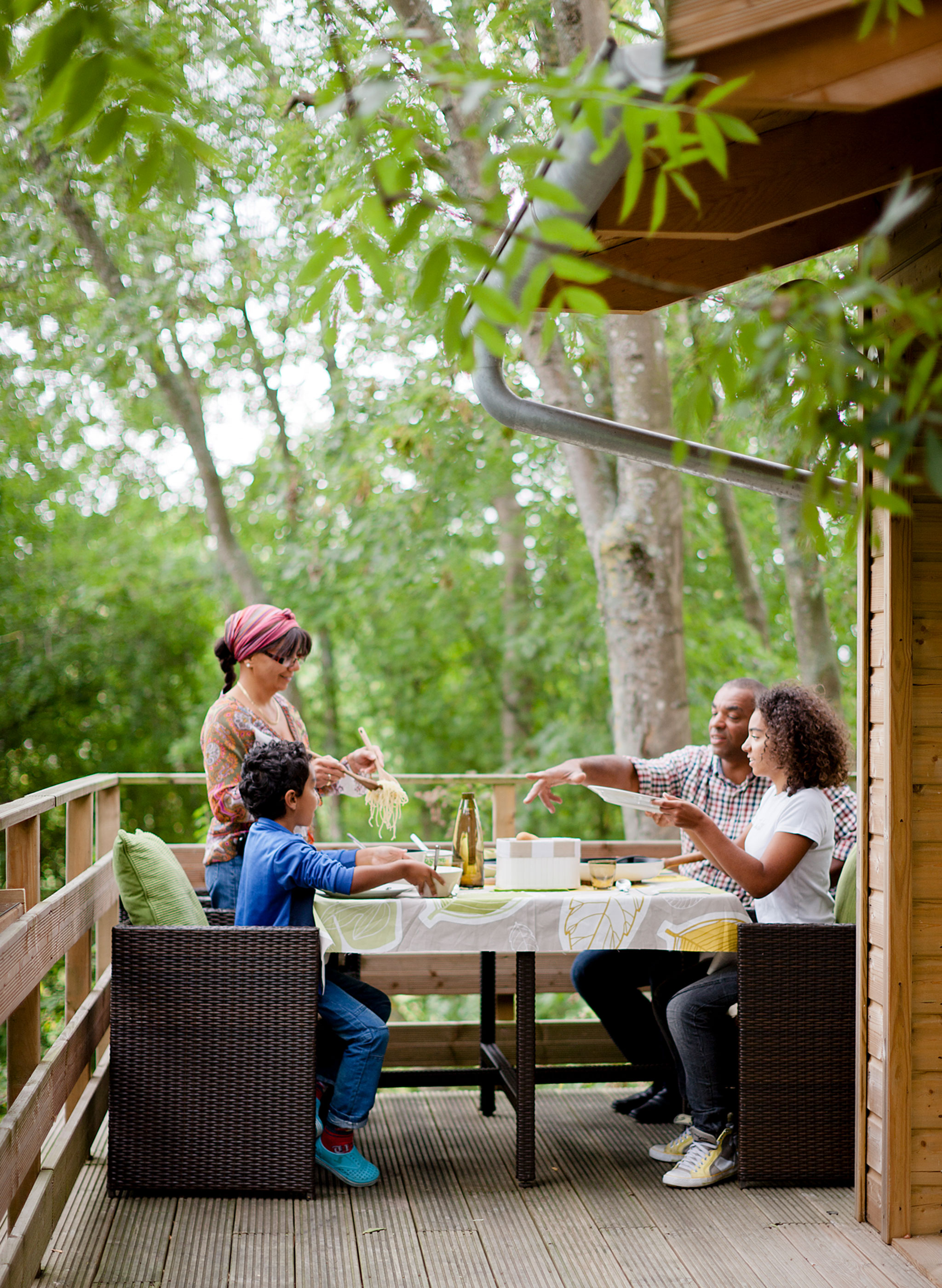让全家都在户外用餐