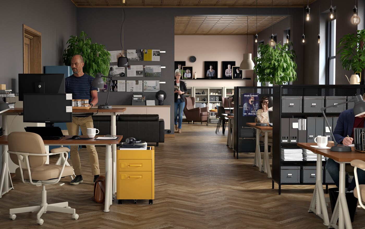 Small office space with IDÅSEN beige sit-stand desks, ALEFJÄLL grey swivel chairs and IDÅSEN brown office drawers.
