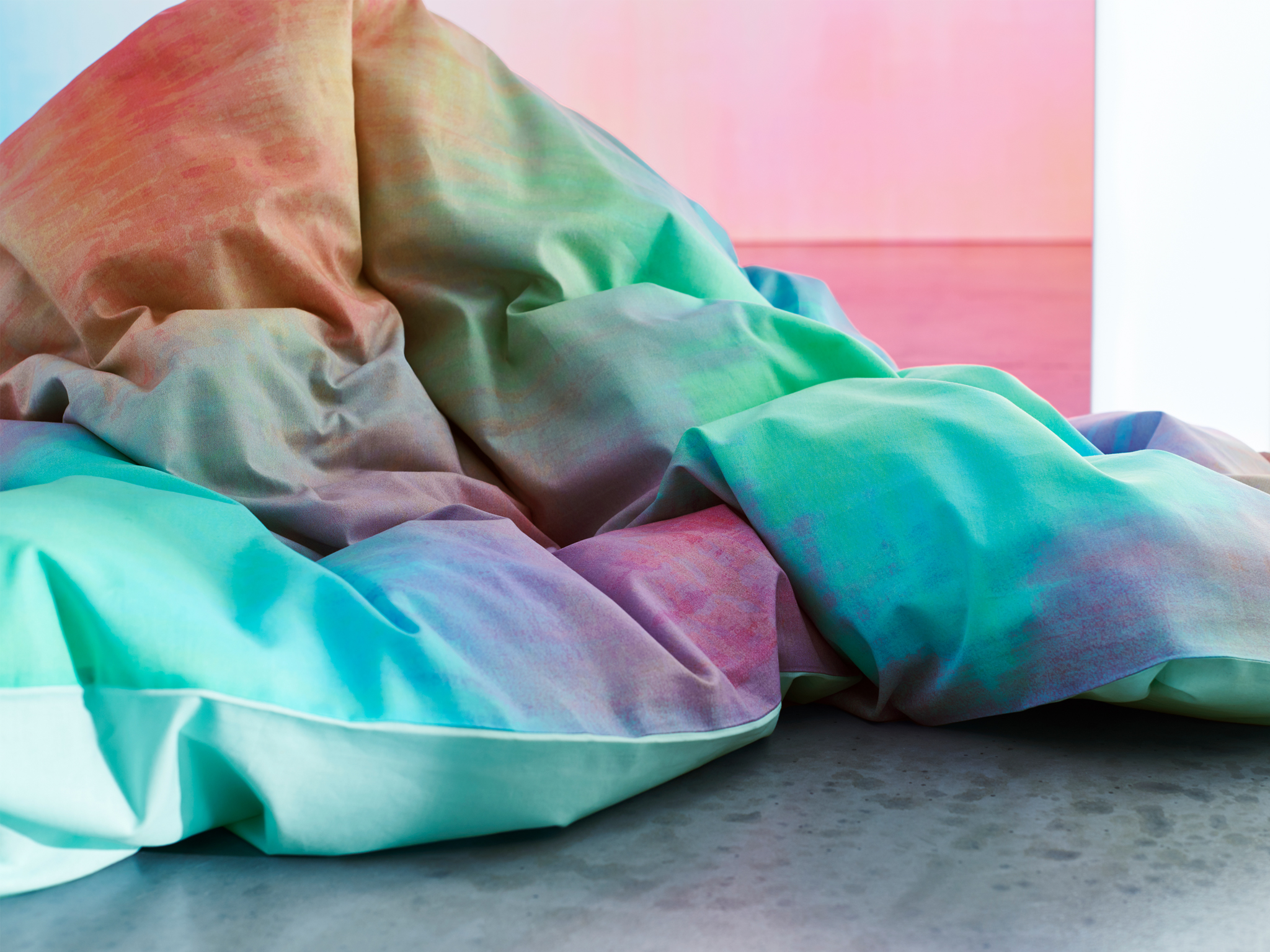 A close-up of PIPSTÄKRA quilt cover with its pastel print resembling watercolours blending.