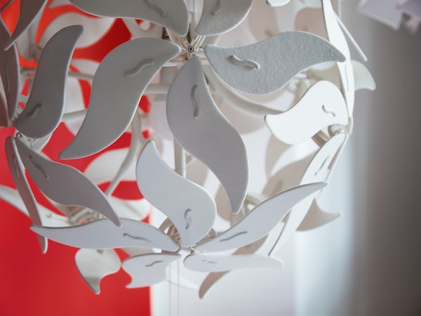 A close-up of RAMSELE pendant lamp in a flower design that can unfold when the strings are pulled.