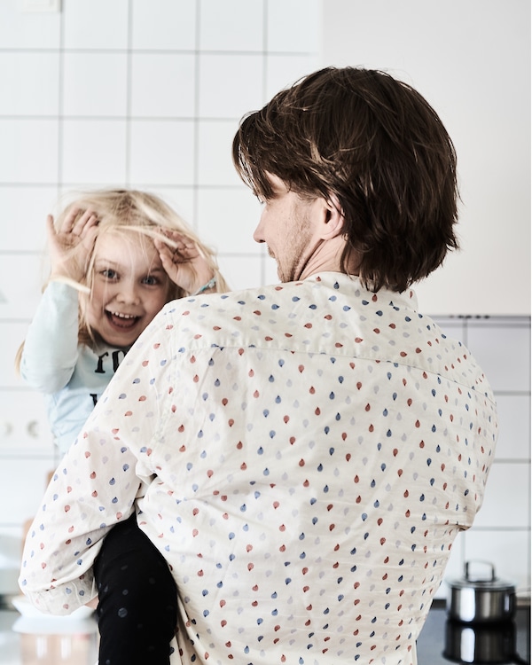 A portrait of Henrik and his daughter Ida.