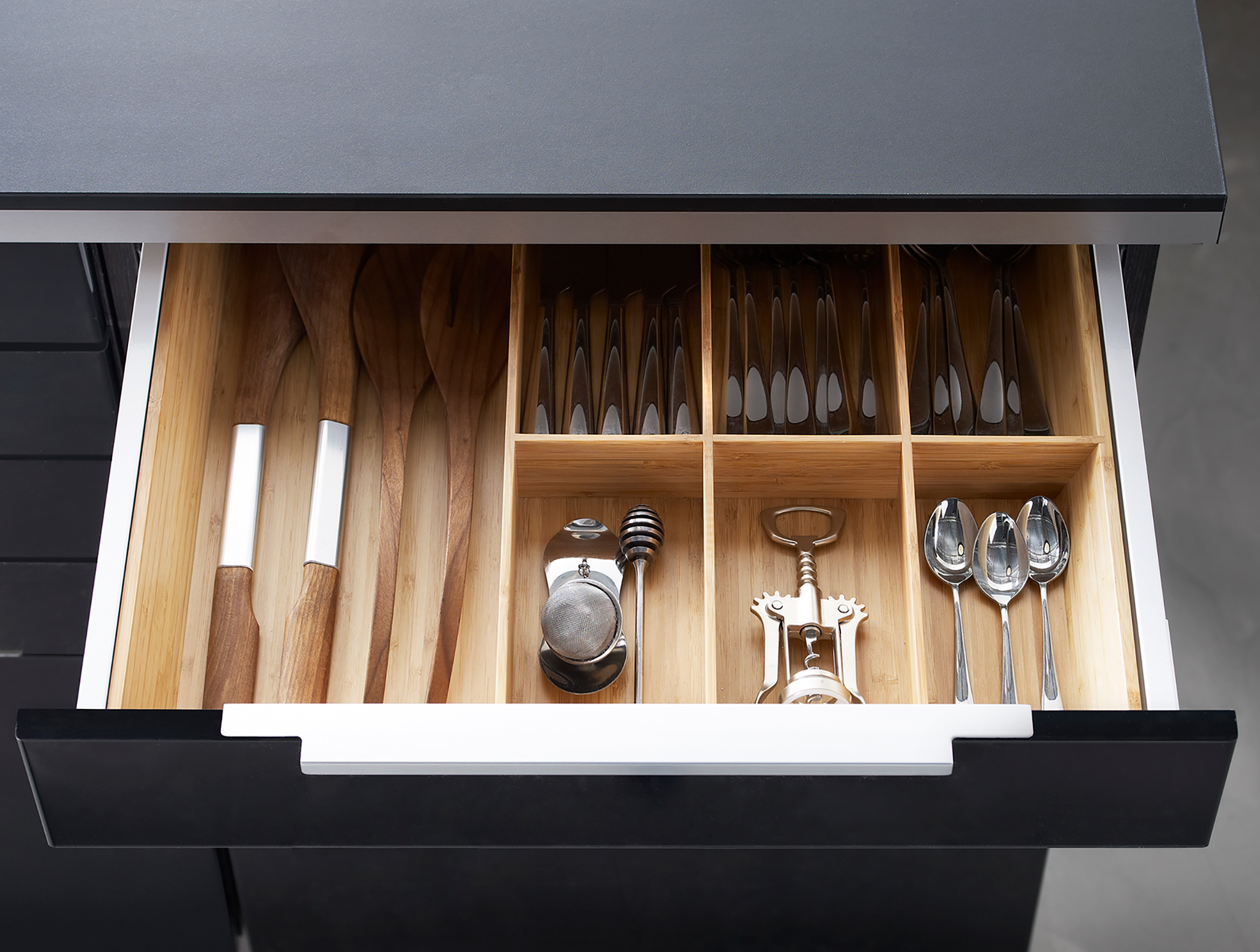 Cutlery in draw storage from the VARIERA series.