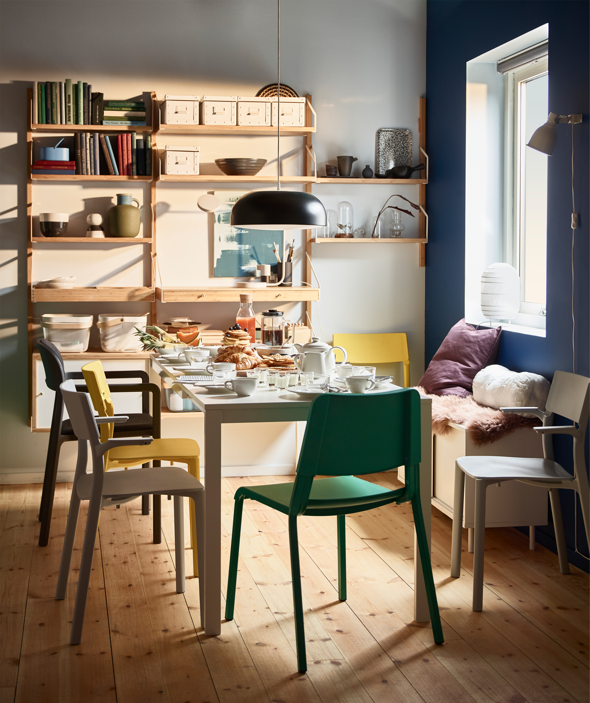 Have breakfast with up to eight friends on an IKEA VANGSTA white extendable table. Its smooth melamine table top is stain resistant. Pair it with sturdy JANINGE stackable plastic chairs in different colours for a modern pop.