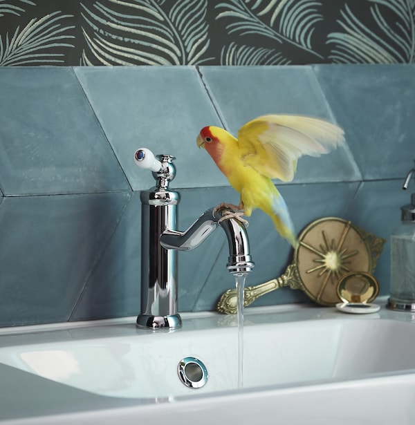 IKEA HAMNSKÄR tap gives your bathroom a chrome-plated traditional style, while offering the modern benefits of being water and energy saving.