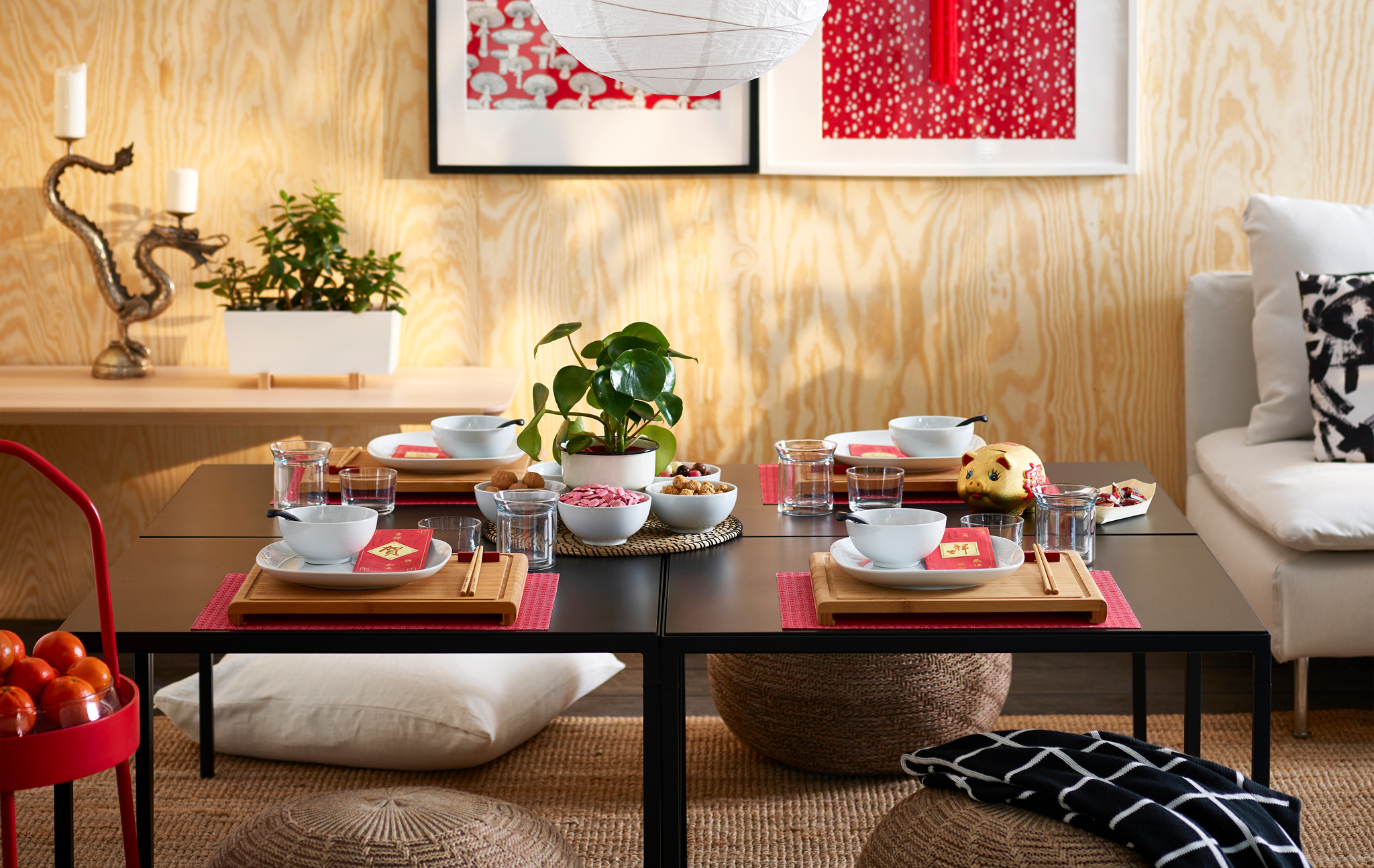 Setting the table with some RIMFORSA chopping boards in bamboo is one idea on how to create the right atmosphere.
