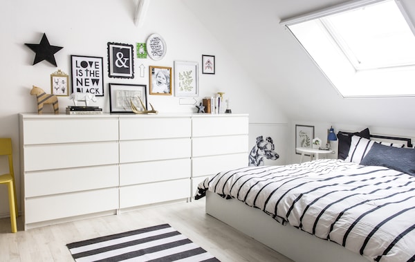 Use a monochrome colour scheme