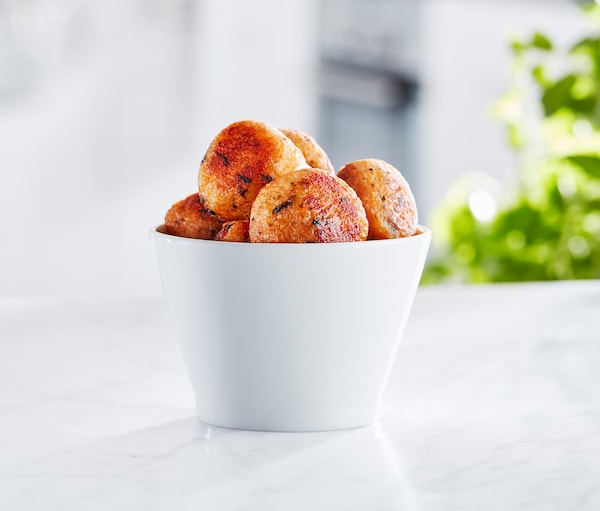 We are proud to present these delicious salmon balls – a newcomer in our much loved family of (m)eatballs.